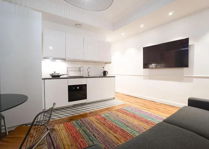 Large Flat At 2 Steps From The Eiffel Tower Paryż