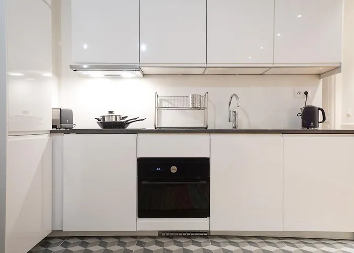 Large Flat At 2 Steps From The Eiffel Tower Paryż