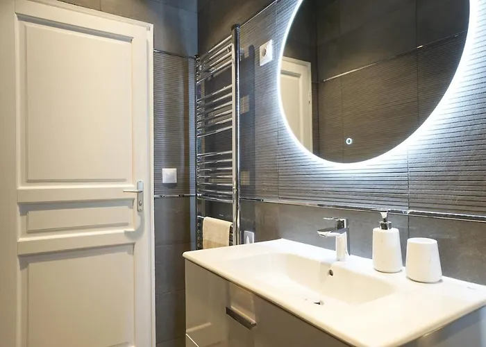 Large Flat At 2 Steps From The Eiffel Tower Apartament Paryż