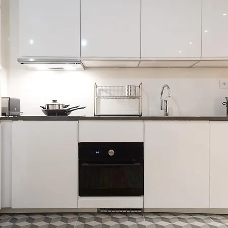 Large Flat At 2 Steps From The Eiffel Tower Париж