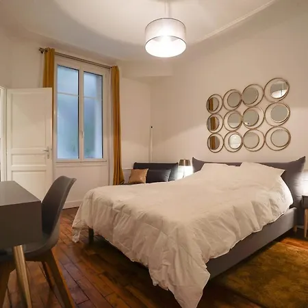 Апартаменты Large Flat At 2 Steps From The Eiffel Tower
