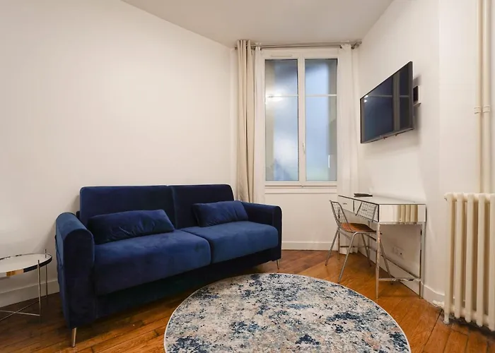 Large Flat At 2 Steps From The Eiffel Tower * Париж