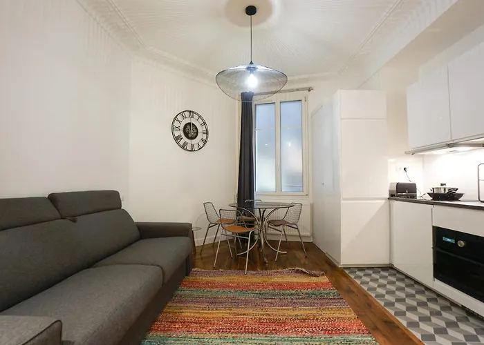 Large Flat At 2 Steps From The Eiffel Tower *