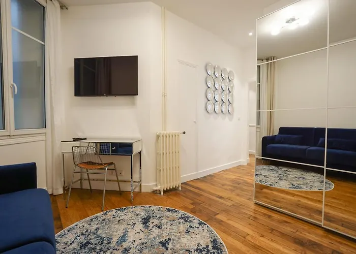 Large Flat At 2 Steps From The Eiffel Tower *