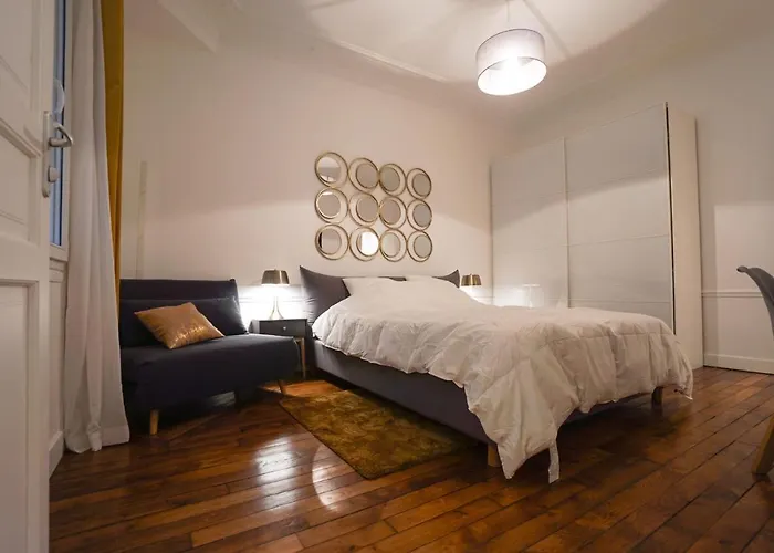 Large Flat At 2 Steps From The Eiffel Tower Апартаменты Париж