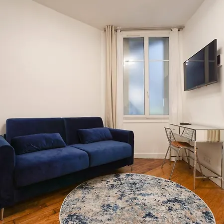 Large Flat At 2 Steps From The Eiffel Tower * Париж