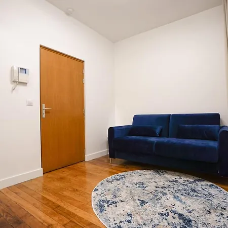 Large Flat At 2 Steps From The Eiffel Tower Париж