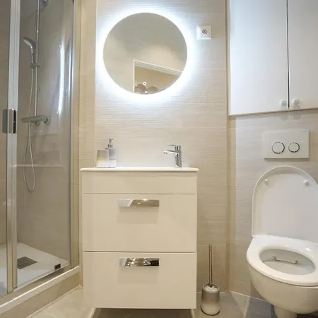 Апартаменты Large Flat At 2 Steps From The Eiffel Tower Париж